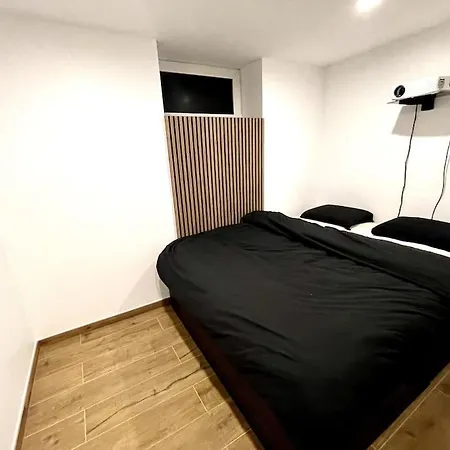 2-bd Apartment